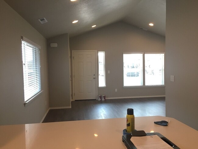 Building Photo - Cozy 2BR Home with Covered Patio & Animal-Friendly Yard – Utilities Included!