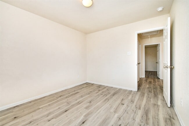 Building Photo - 3227 Thicket Path Way