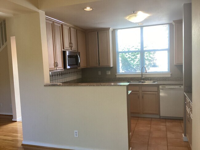 Building Photo - 204 Roosevelt Terrace