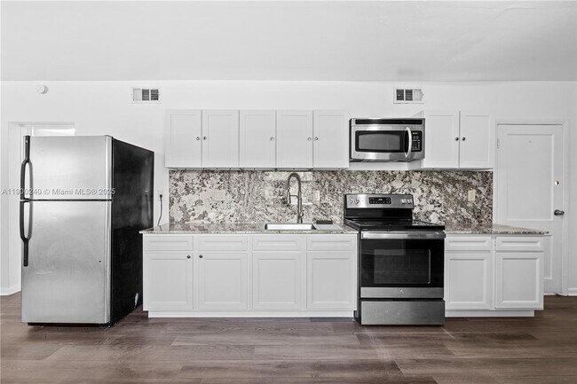 Building Photo - 201 S Biscayne River Dr