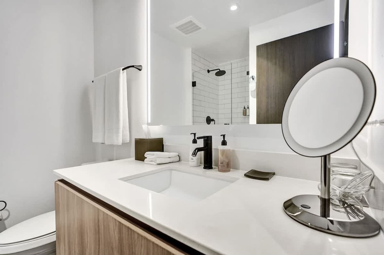 Building Photo - 398 NE 5th St