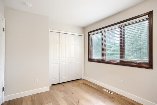 Building Photo - Beautifully Remodeled 3-Bed, 2-Bath Townhouse in Central Boulder