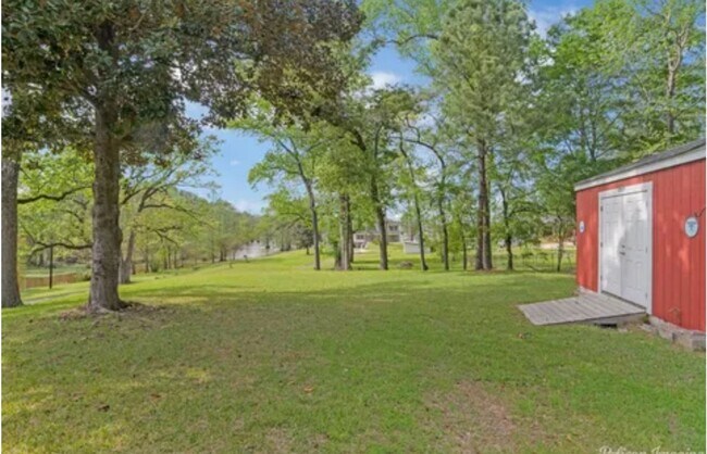 Building Photo - FRESH! Open AND NEAR THE CROSS LAKE BOAT LAUNCH!