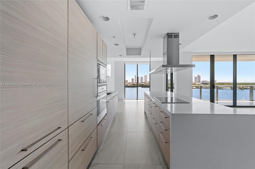Building Photo - 17111 Biscayne Blvd