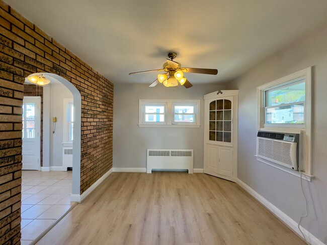 Building Photo - Charming 3 Bedroom/2 Bathroom Home with Large Backyard in Arbutus, MD!