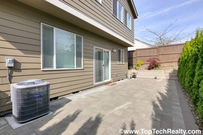 Building Photo - Beautiful North Bethany 5 BD 2.5 BA Corner...