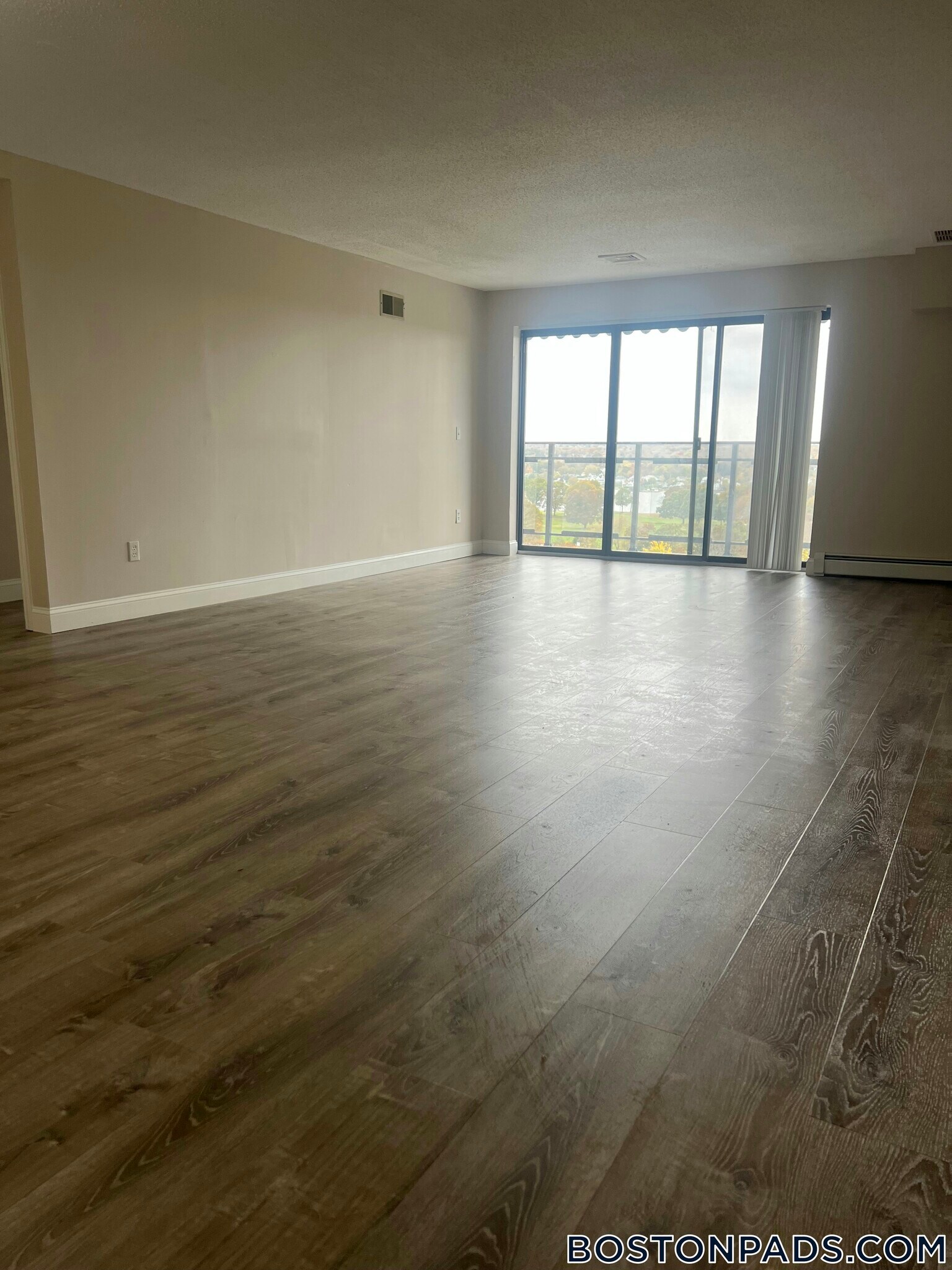 Building Photo - 4380 N Main St