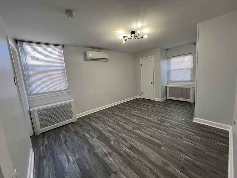 Building Photo - 8360 Ferndale St