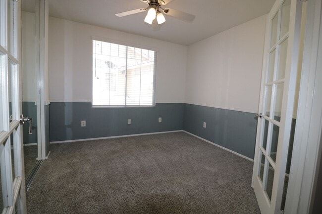 Building Photo - Townhome for Lease  in Valencia!
