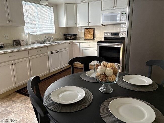 Building Photo - 1550 Chapman Dr