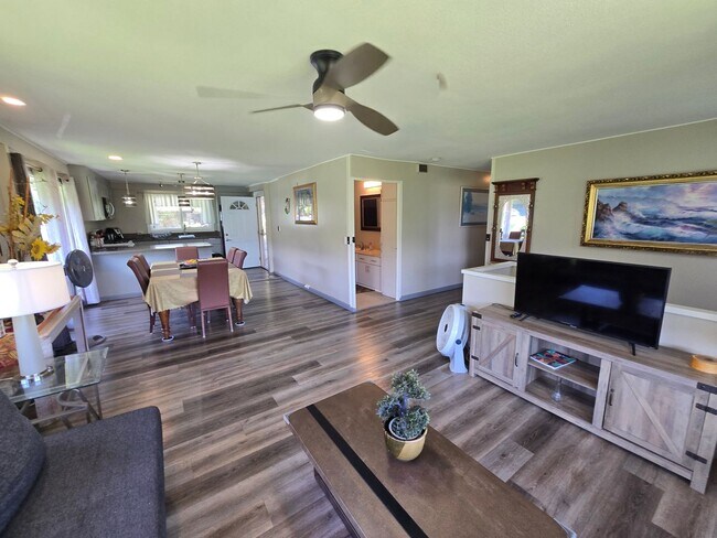 Building Photo - Central, 4 Parking Available, Furnished or...