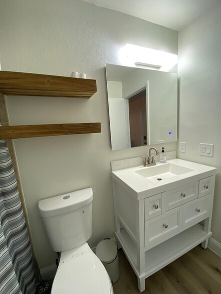 Building Photo - 1781 SE Linpark Ct