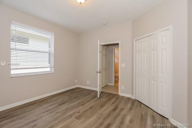 Building Photo - 2560 Jardin Manor