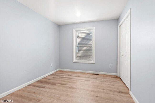 Building Photo - 142 N 15th St