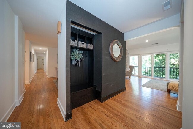 Building Photo - 257 W Chelsea Cir