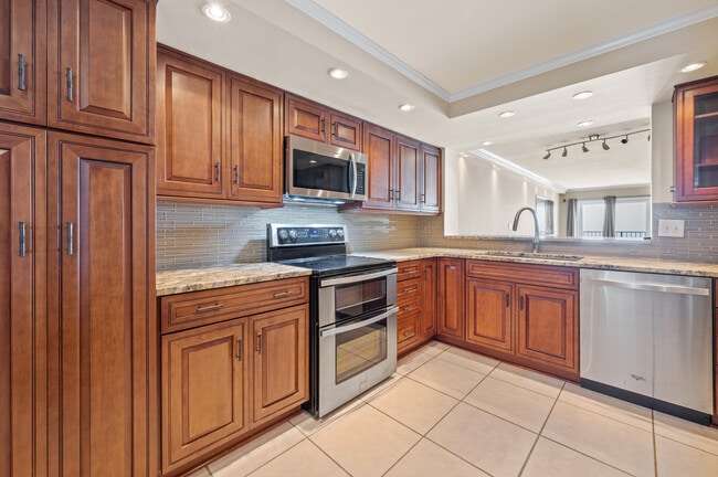 Building Photo - 995 N Hwy A1A