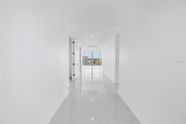 Building Photo - 400 Central Ave