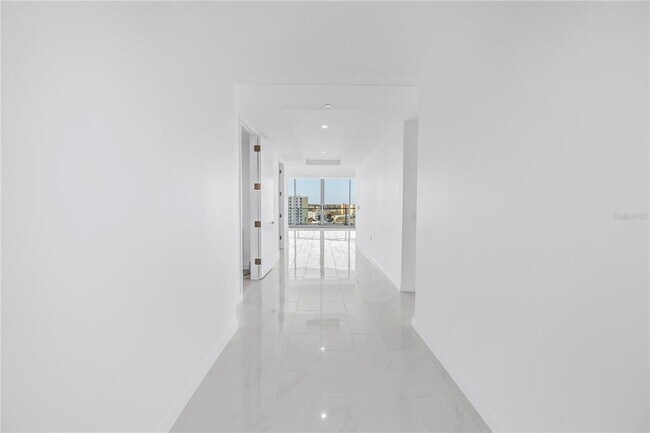 Building Photo - 400 Central Ave