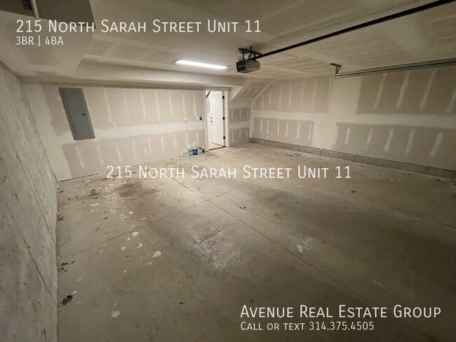 Building Photo - 215 N Sarah St