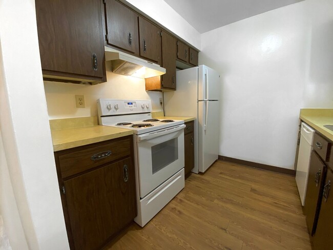 Building Photo - No Deposit $0*** 1 BED, 1 BATH $899/mo+***...