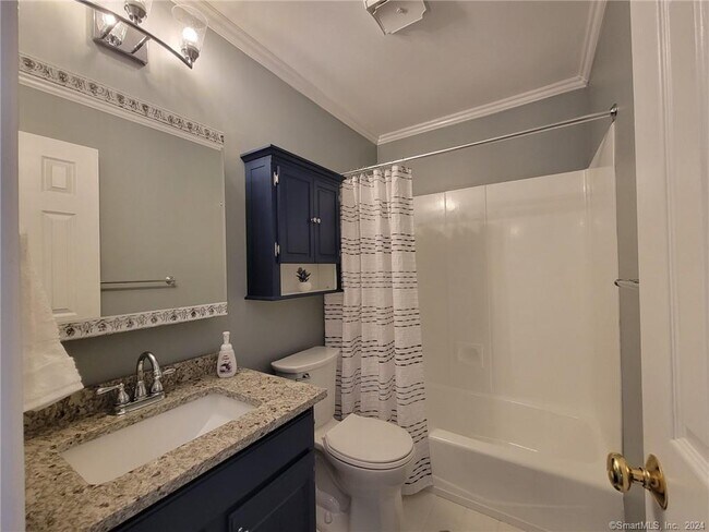 Building Photo - 22 Essex Ct