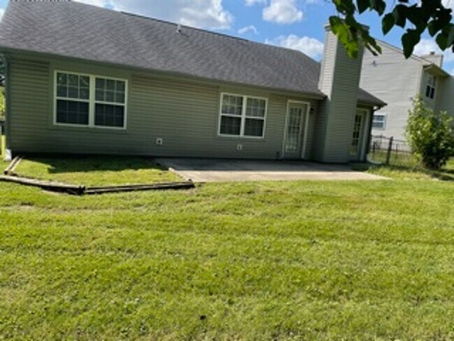 Building Photo - Absolutely Beautiful 3  bedroom Ranch!