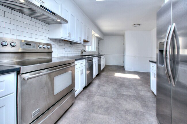 Building Photo - 208 Bayberry Ln