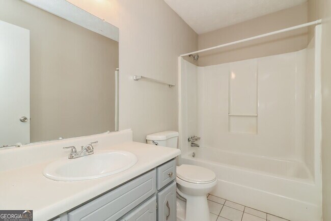 Building Photo - 500 Laurel Dr