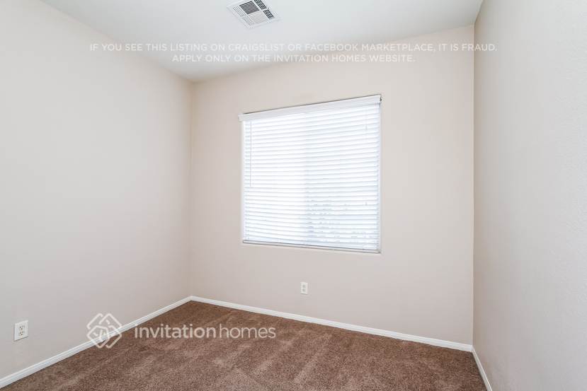 Building Photo - 741 Easter Lily Pl