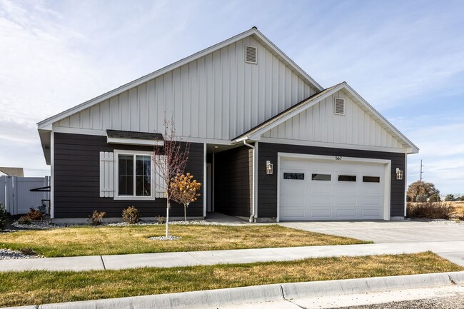 Building Photo - HOLY MOLY CHECK OUT THIS BEAUTIFUL 3 BED 2...