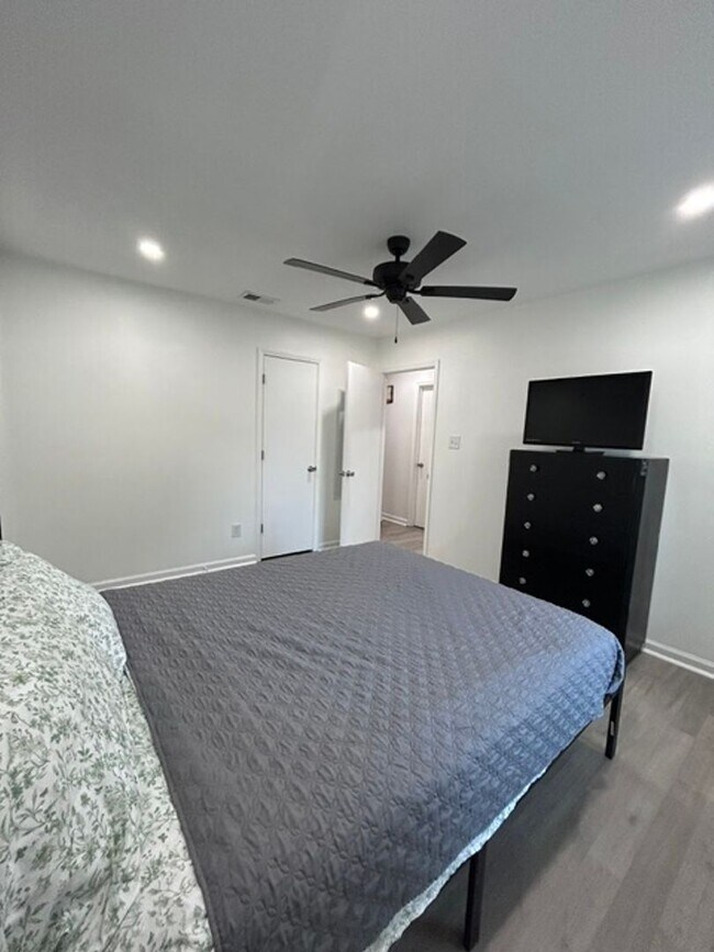 Building Photo - 101 Cottonwood Ct