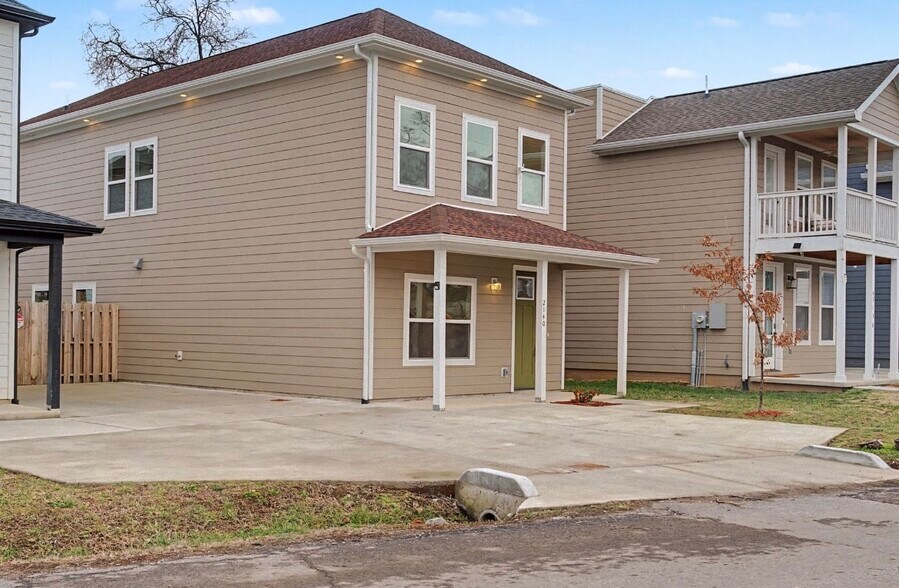 Building Photo - 2140 18th Ave N