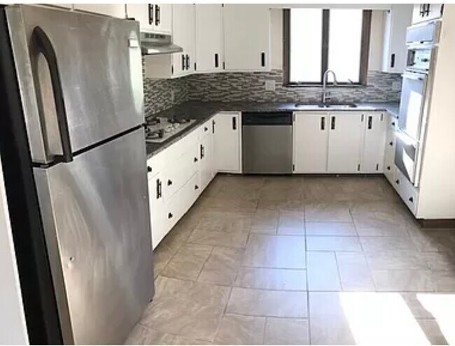 Primary Photo - 116 Murray St