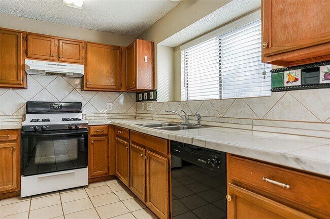 Building Photo - 2211 Rick Whinery Dr
