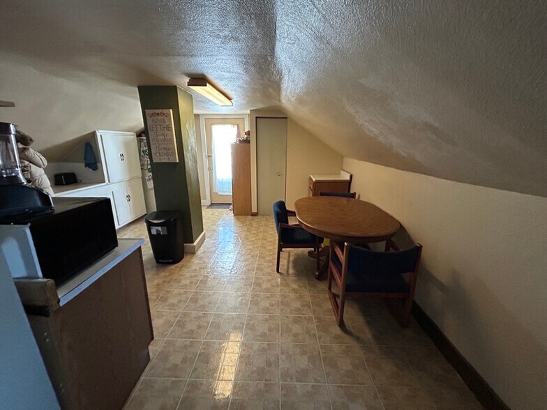 Building Photo - 1897 1/2 E Newberry St