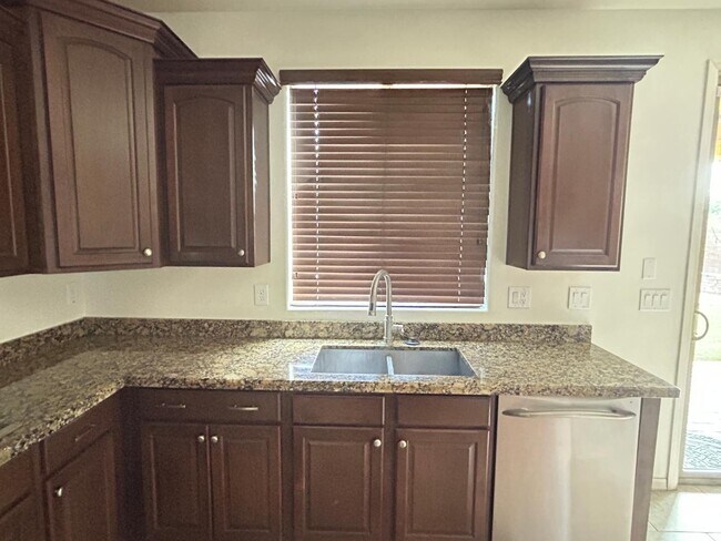 Building Photo - 5537 W Desert Hollow Dr