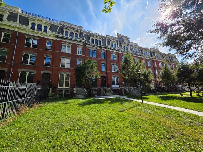 Primary Photo - Newly Renovated 2 Bedroom Apartment - Poug...