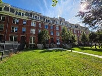 Building Photo - Newly Renovated 3 Bedroom Apartment - Poug...
