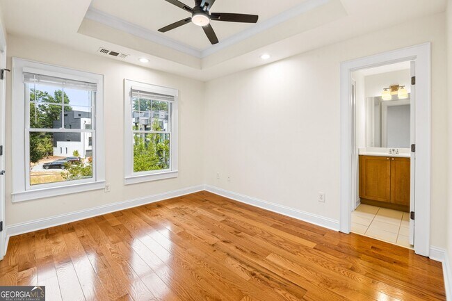 Building Photo - 213 Knob Hills Cir