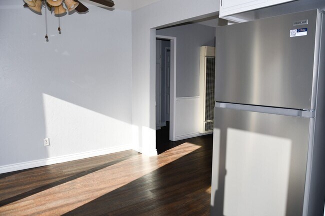 Building Photo - 660 S Glassell St