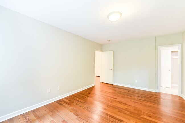 Building Photo - Spacious 2 Bedroom, 2 bath condo. Enjoy be...