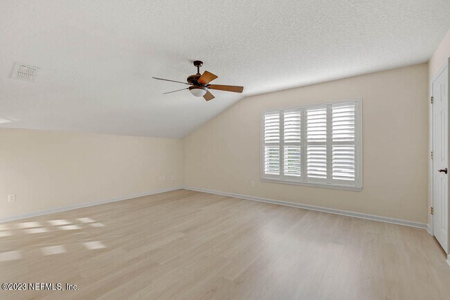 Building Photo - 813 W American Eagle Dr