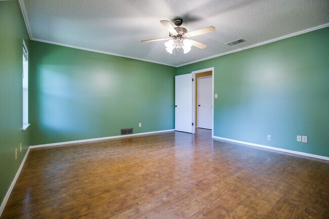 Building Photo - 2713 Canyon Creek Dr