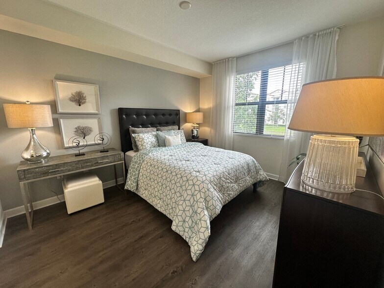 Building Photo - 4831 NW 112th Ct