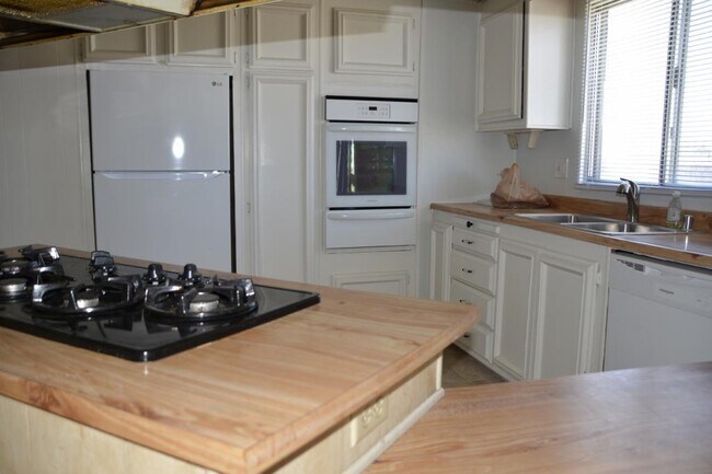 Building Photo - 13969 Rapture Rd