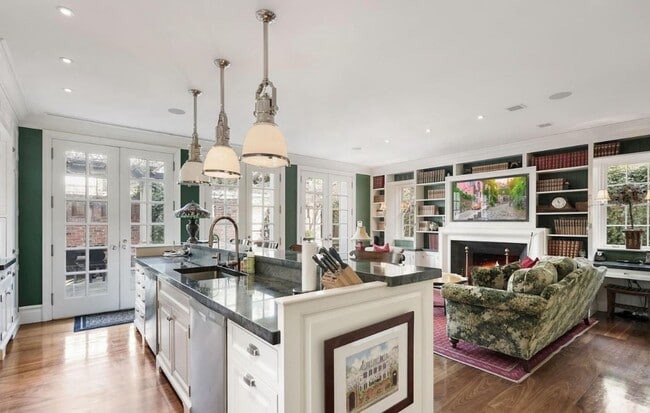 Building Photo - Georgetown East Village Perfection with PA...