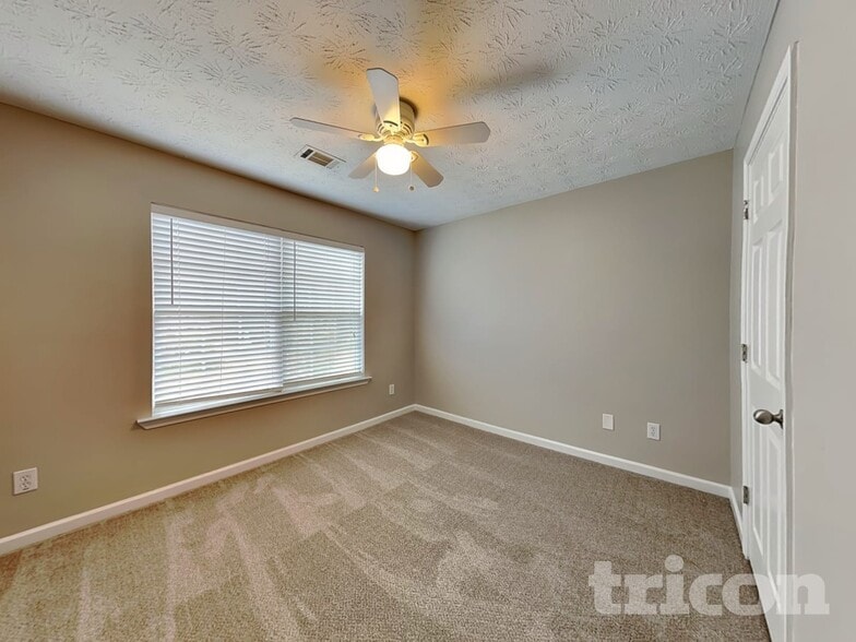 Building Photo - 254 Summit View Dr