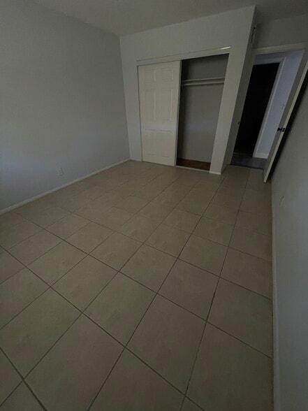 Building Photo - 1350 E Sample Rd