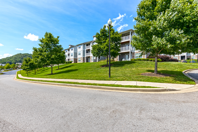 Primary Photo - Vantage Pointe at Marrowbone Heights