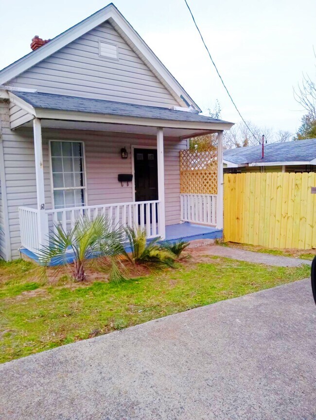 Building Photo - 2327 Gardner St